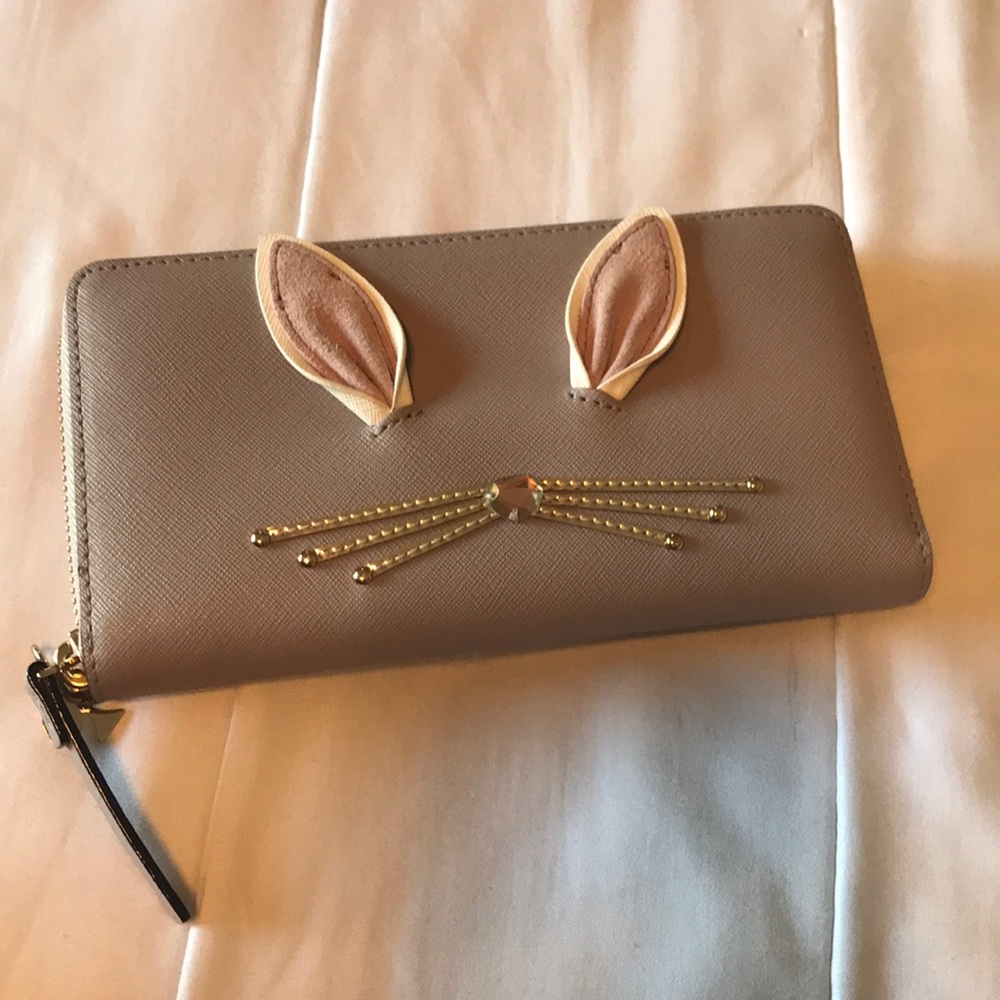 Kate spade hop to it wallet 🐰